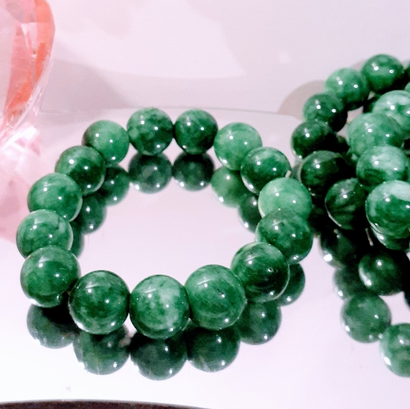 Jade Gemstones Bracelet New - Picture 3 of 5